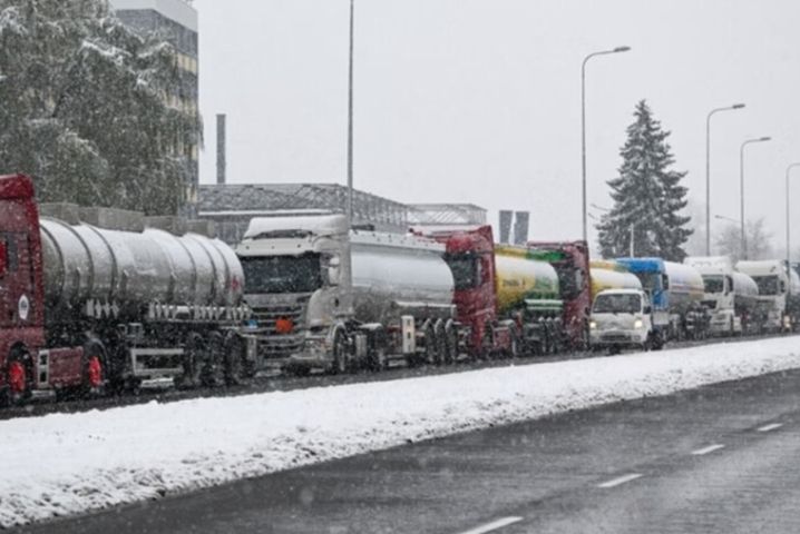 Румунів «попустило»: фермери розблокували рух вантажівок у «Красноїльську»
