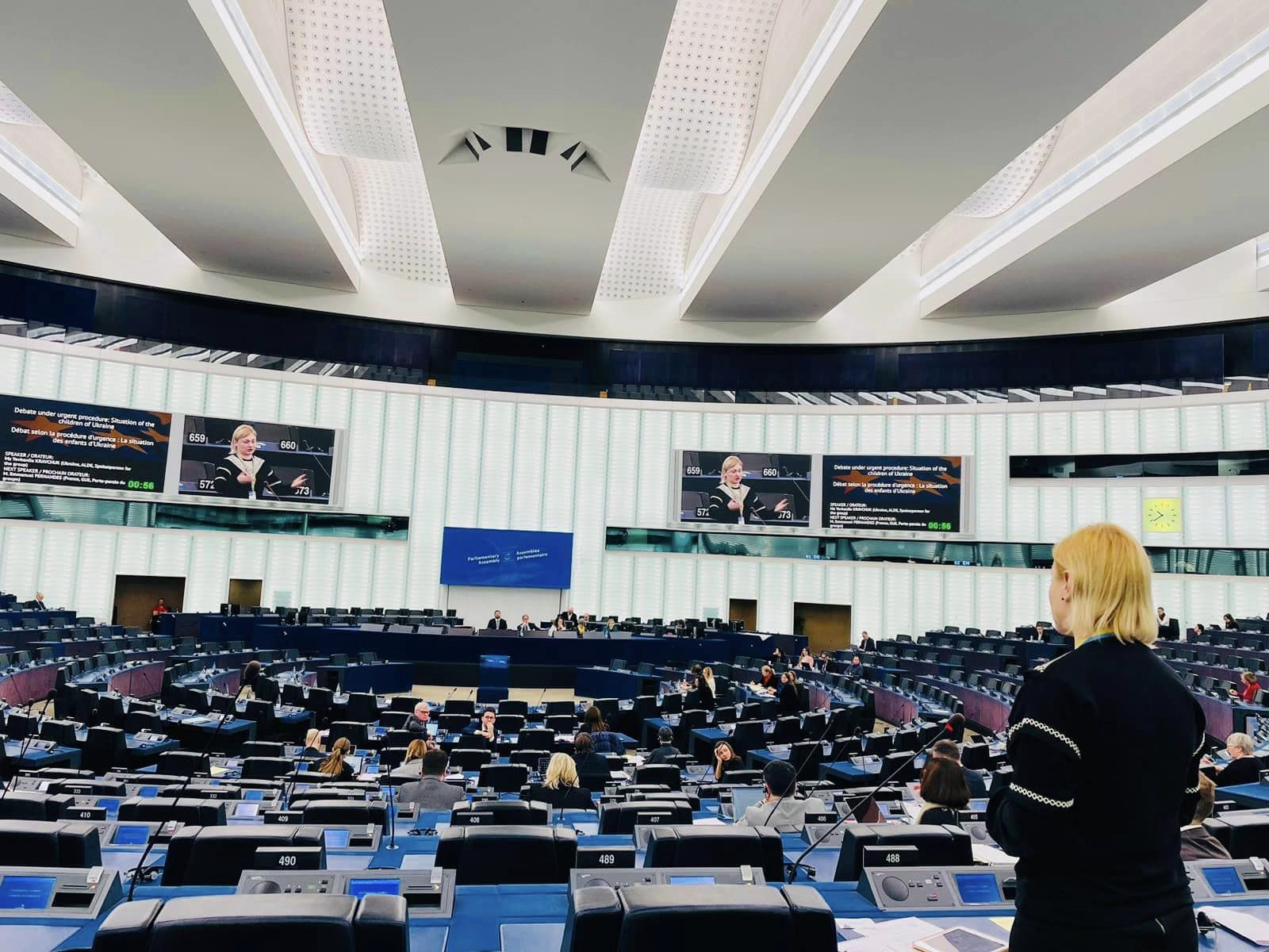 Одноголосна резолюція ПАРЄ: депортація українських дітей є геноцидом