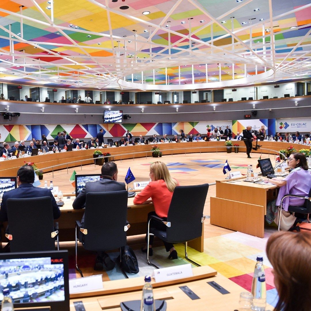 Рада ЄС продовжила економічні санкції проти рф на пів року