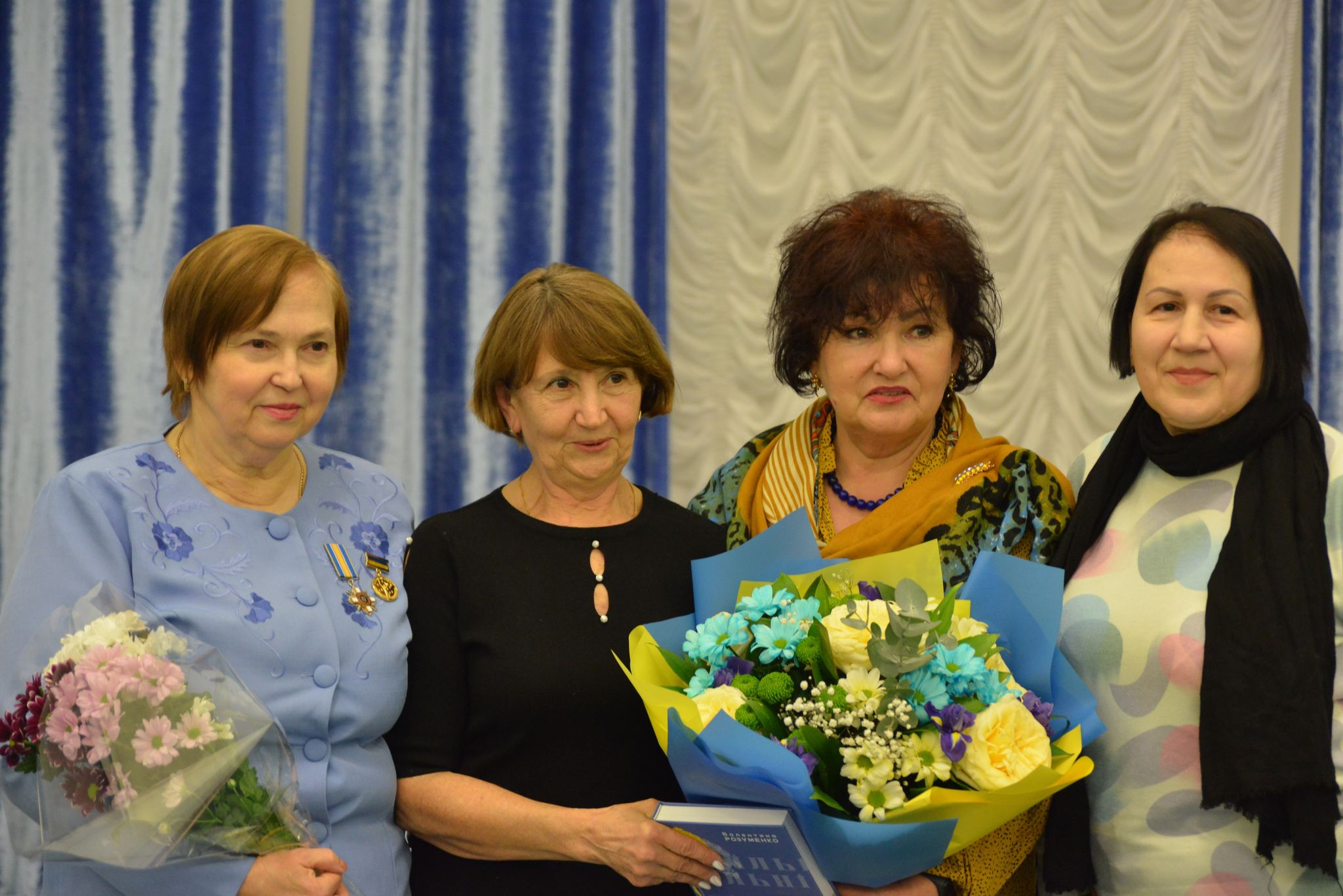 Заручниці у лещатах бойовиків: жінки, які пройшли ворожий полон, розповіли свої історії для книги