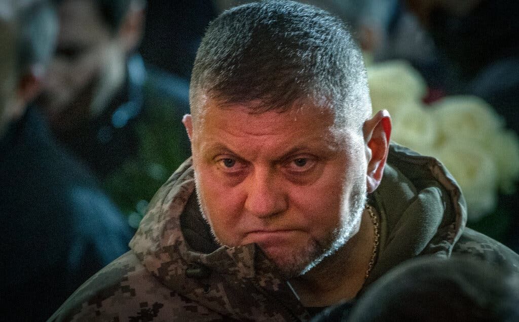 Завдячуючи ЗМІ Зеленський пригальмував процедуру звільнення Залужного - NYT