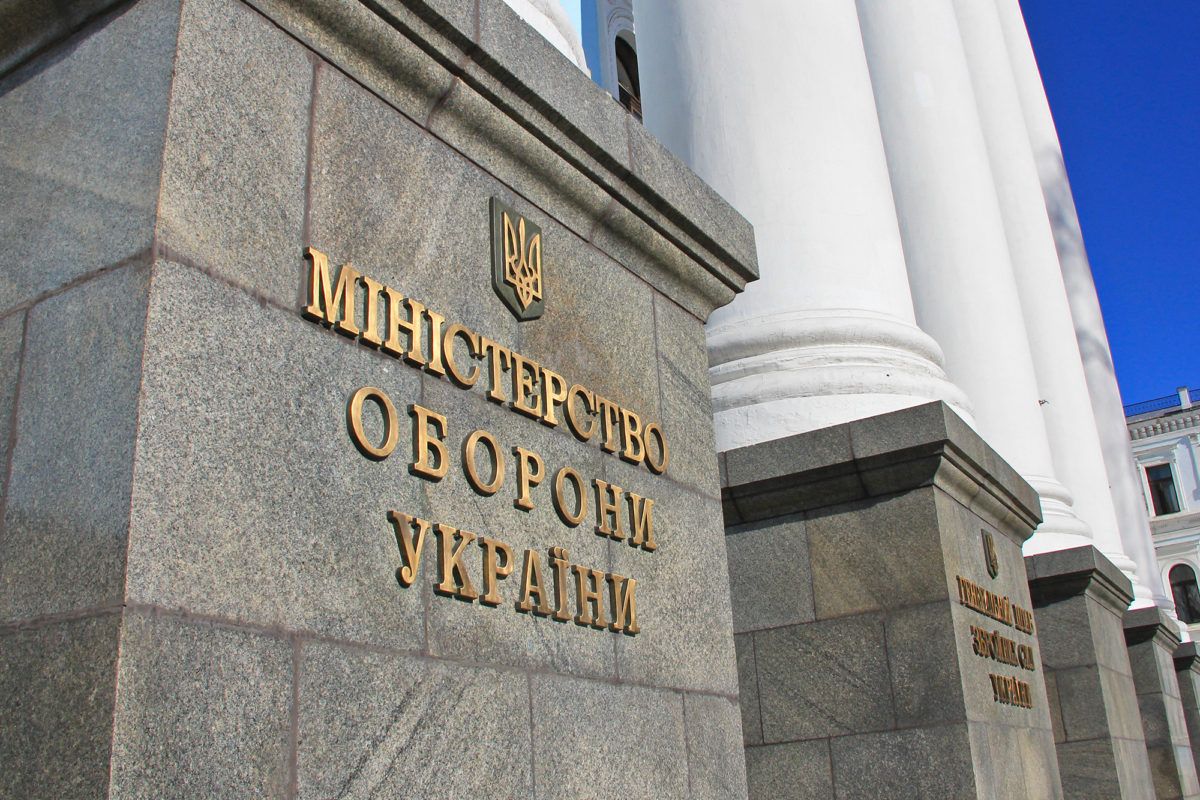 Умєров відсторонив керівника департаменту Міноборони, якому оголосили підозру в розкраданні 1,5 мільярда гривень.