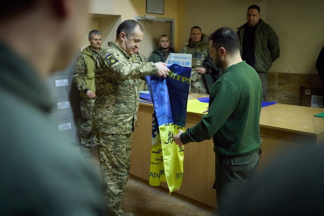 Зеленський на Дніпропетровщині відвідав розташування ПвК «Схід» і нагородив пілотів