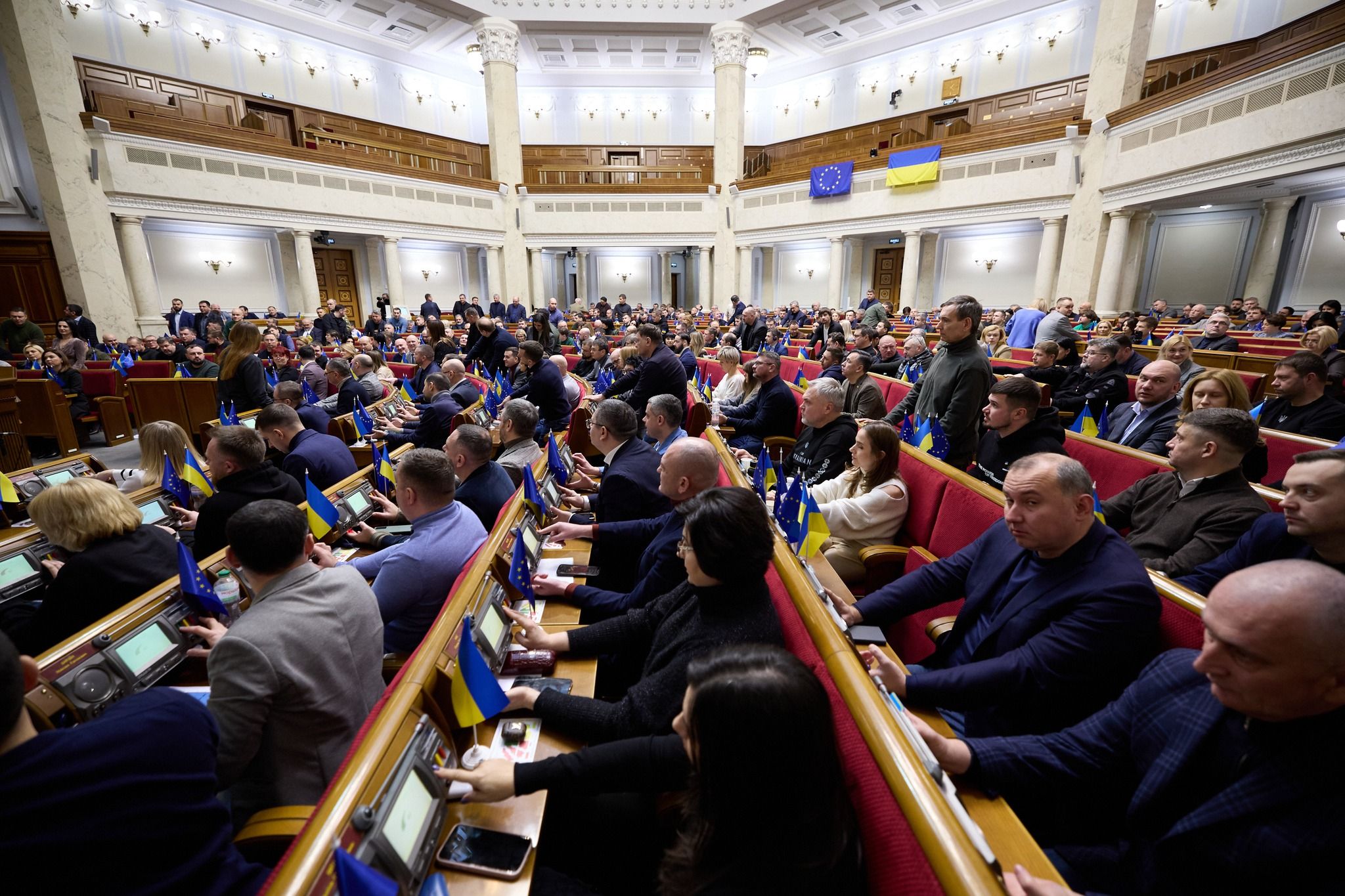 Раду закликали пустити журналістів до ложі преси та в кулуари