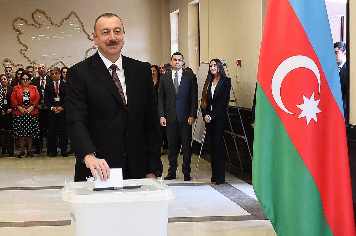 Опозиційна партія Народний фронт Азербайджану заявила, що не визнає результати позачергових президентських виборів.