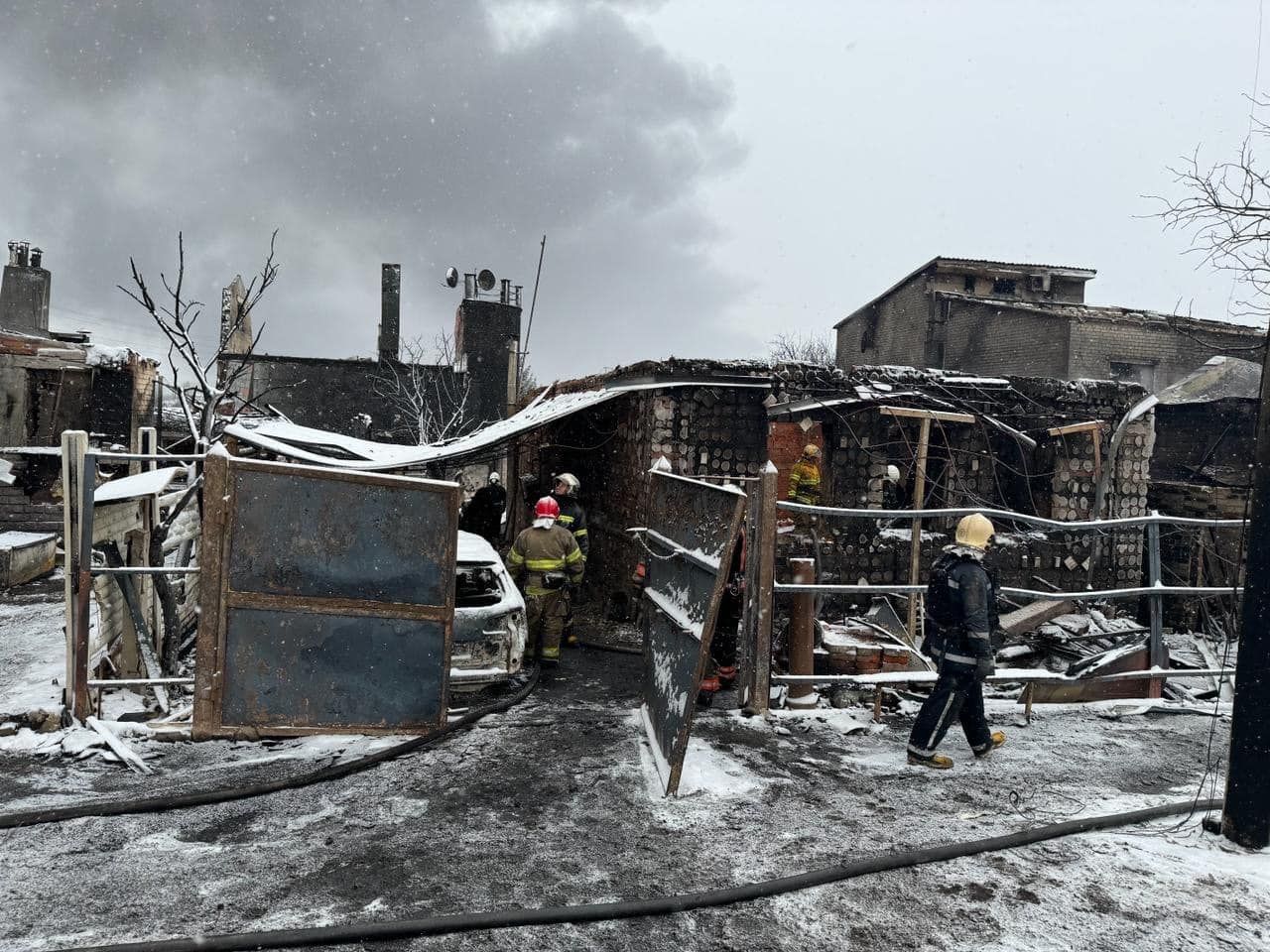 Вогонь охопив 15 приватних будинків, загинуло 7 людей, серед них – родина з трьома маленькими дітьми.