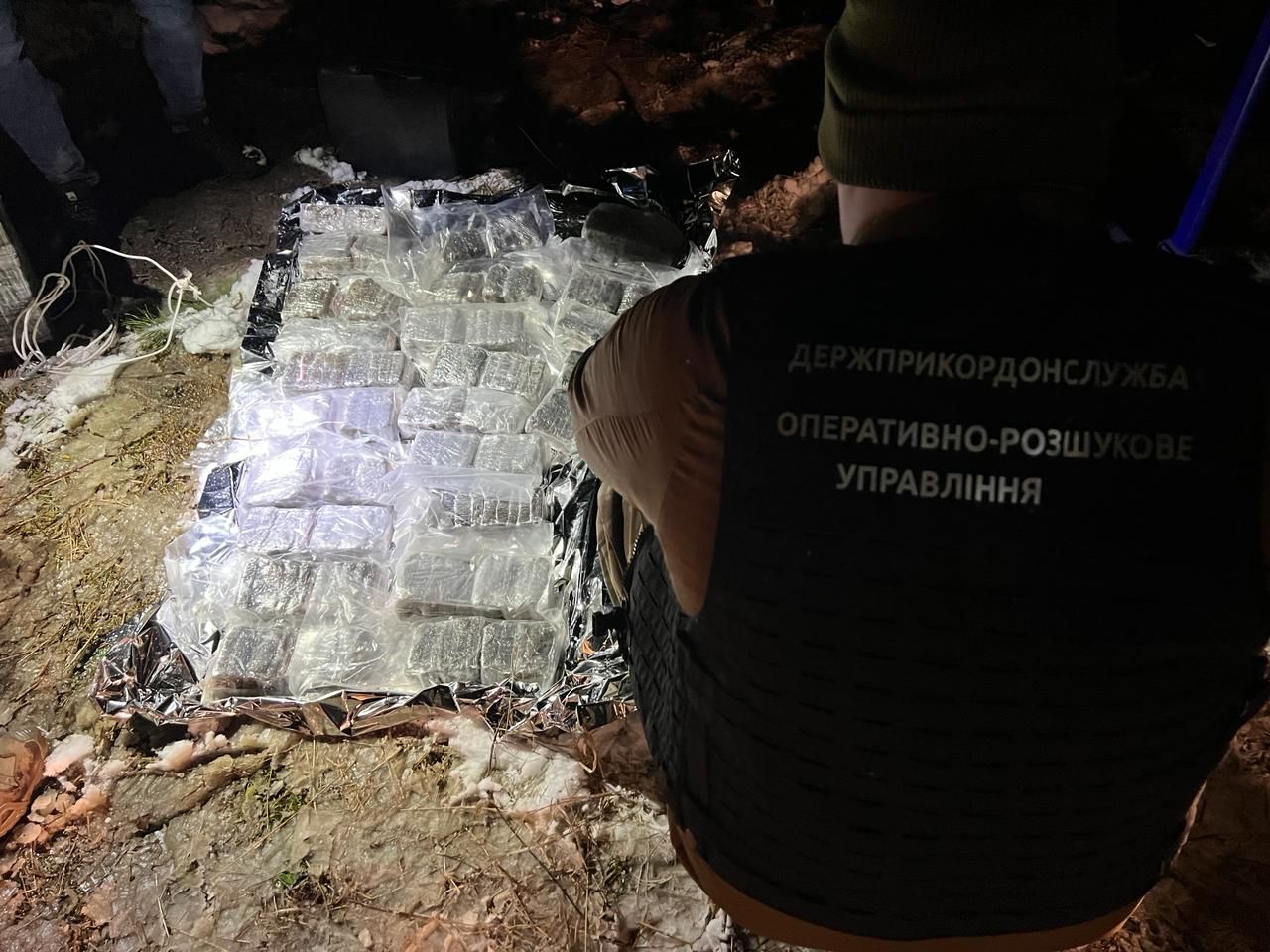 Дрон з 22 кг гашиша приземлили прикордонники на Волині