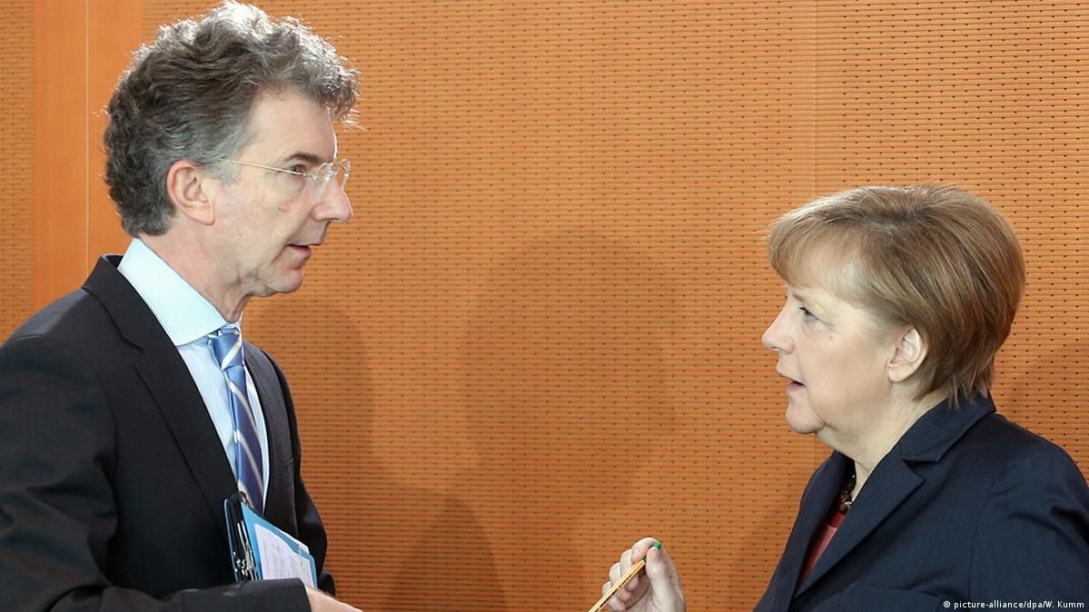 Ексканцлерка ФРН Ангела Меркель та її радник Крістоф Гойсґен: може, час реалізовувати Мінські домовленості?