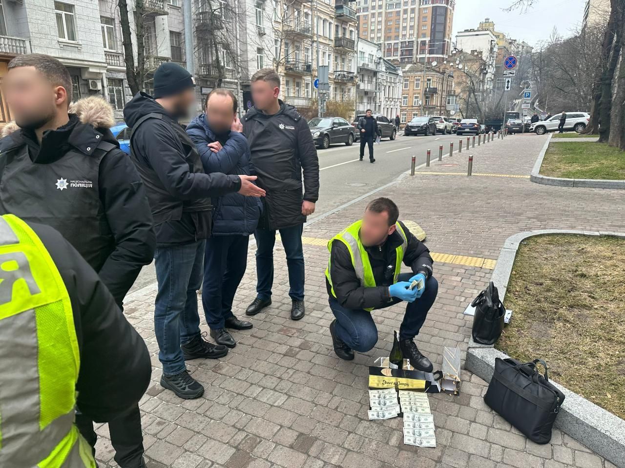 Посадовець Мінкульту затриманий на хабарі за вивезення антикваріату