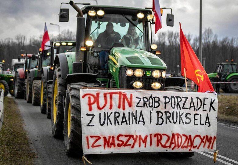 Польська поліція відкрила провадження проти протестувальника за плакат із закликом до путіна "навести порядок в Україні".
