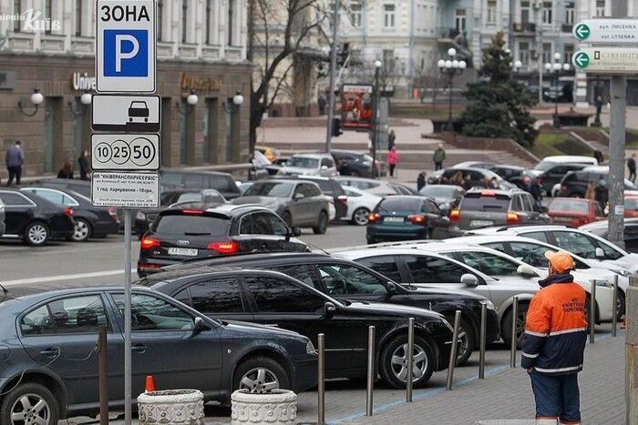 Суд заборонив у Києві стягувати плату за паркування