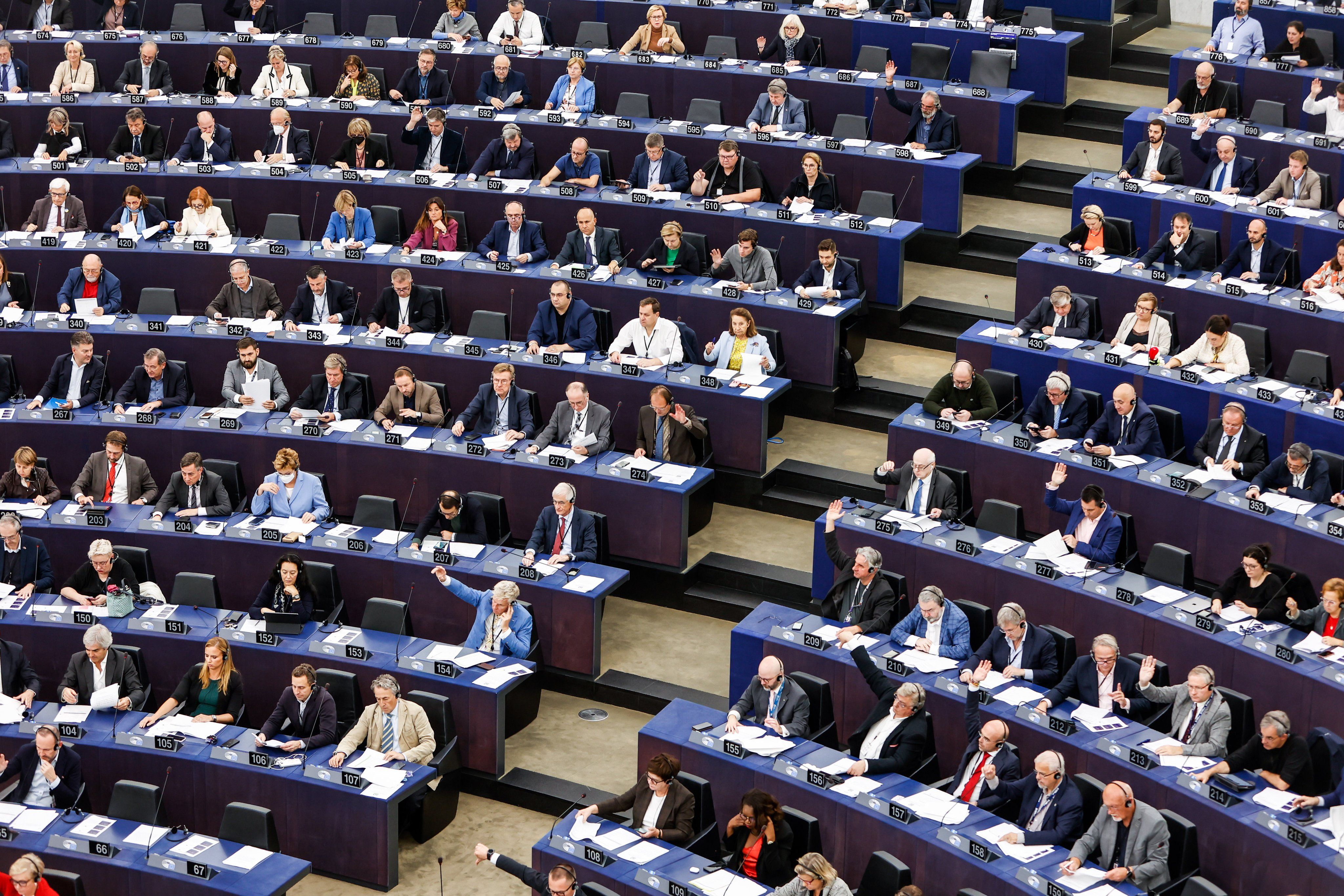 Депутати Європарламенту під час голосування.