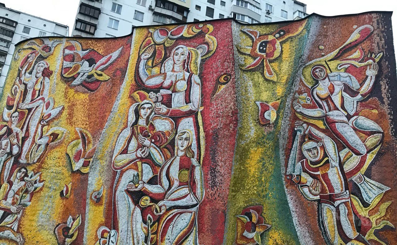 Мозаїчних панно на об’єктах міста Києва збереглося ще чимало й подальша їх доля залежить від чиновників столиці.