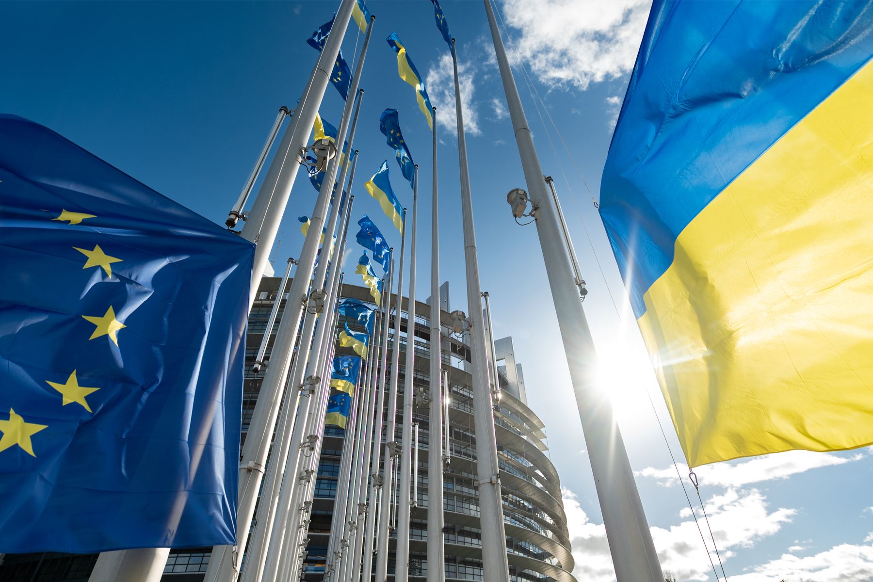 Європарламент закликає збільшити і прискорити військову підтримку України