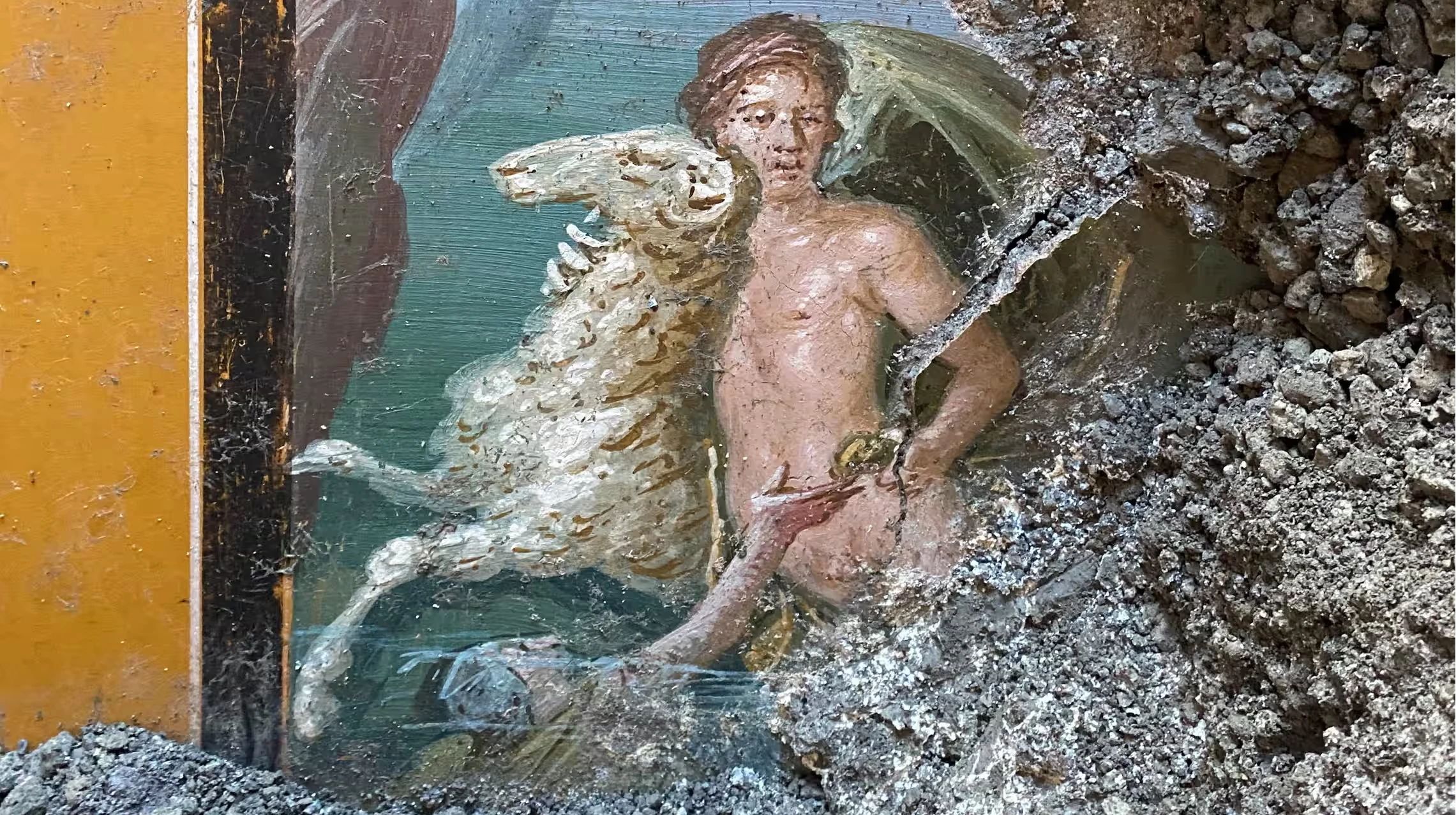 На фресці Гелла от-от потоне, вона тягнеться до брата, але її обличчя закрите хвилями.