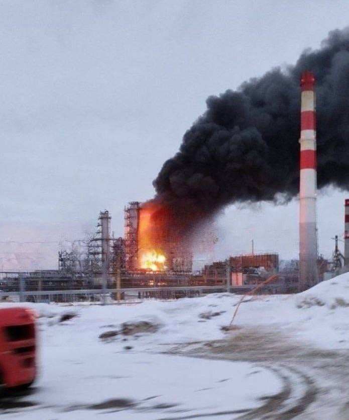 На росії тотальна «бавовна»: 9 регіонів атаковано українськими дронами