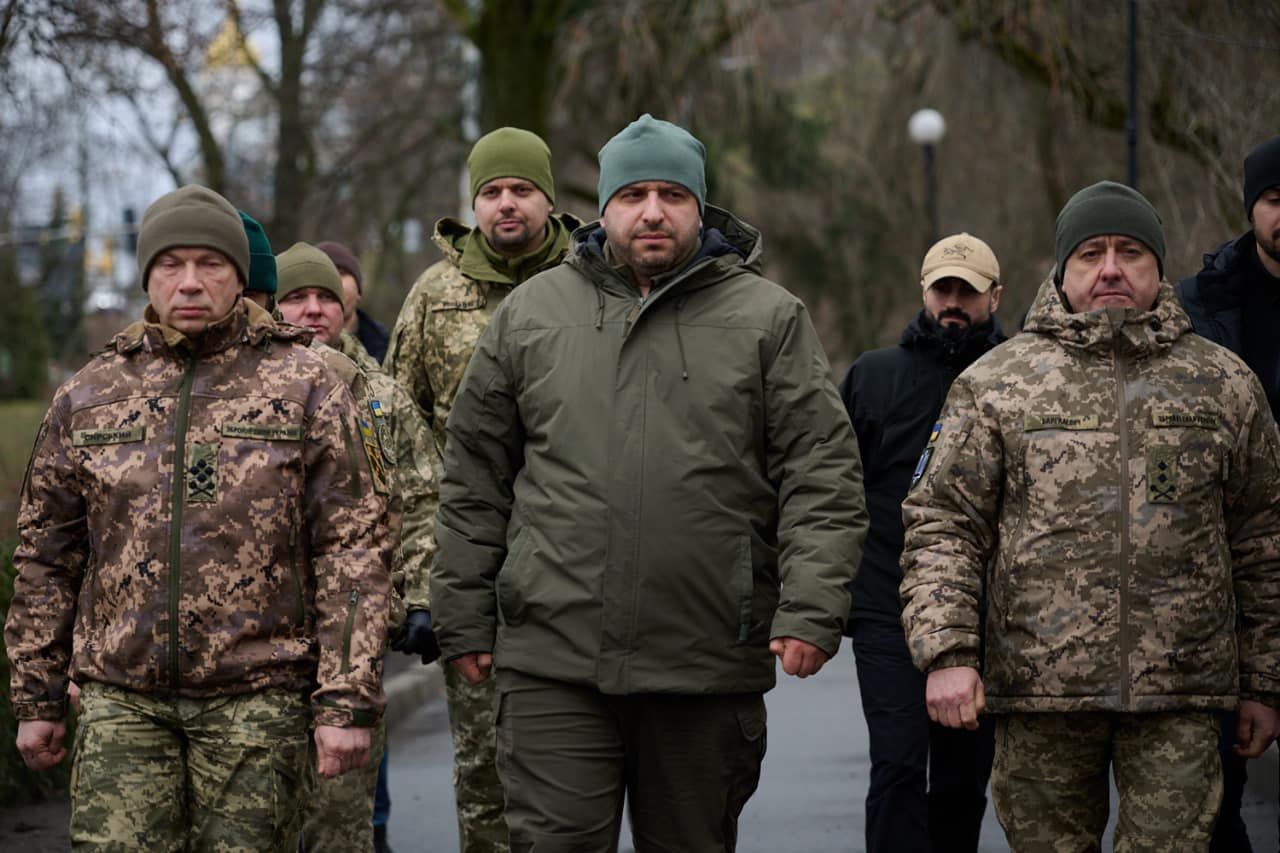 Рустем Умєров має шість помічників та радників