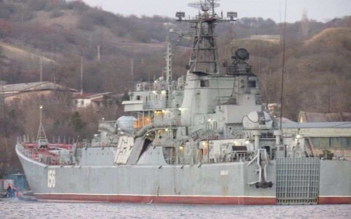 «Вітання» Криму: ЗСУ вразили в Севастополі десантні кораблі, біля Сімферополя – нафтобазу