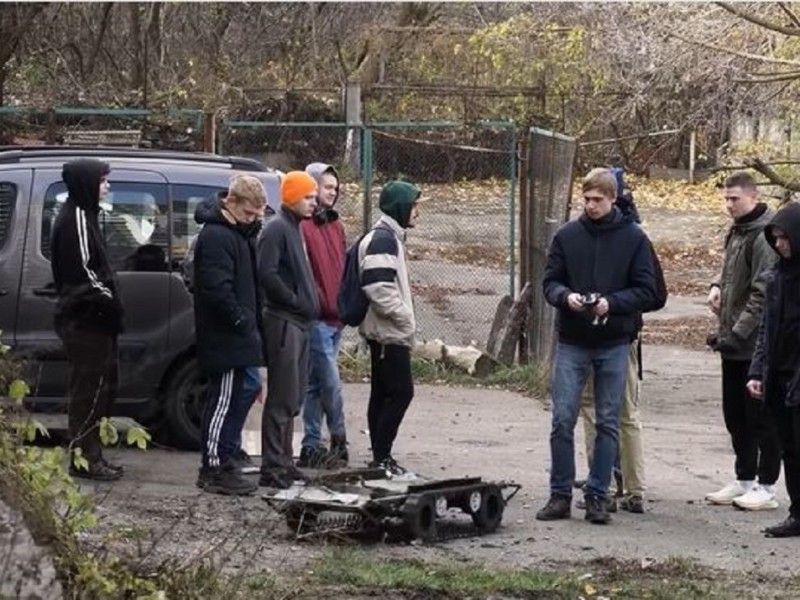 Рятує бійців та медиків: студент КПІ розробив евакуаційний наземний дрон