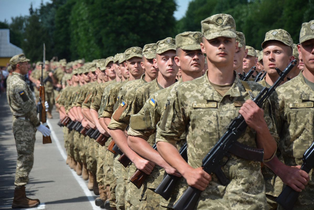 Із 27 до 25 років: зменшено вік перебування на військовому обліку призовників – підписано закон