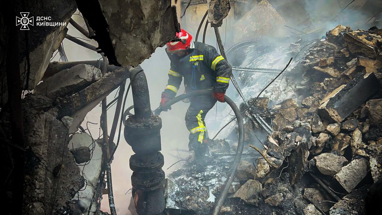 путін атакує українську енергетику у відповідь на удари по російським НПЗ
