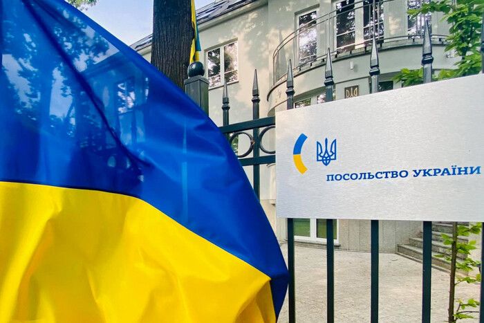 Консульства України припинили надавати послуги чоловікам призовного віку
