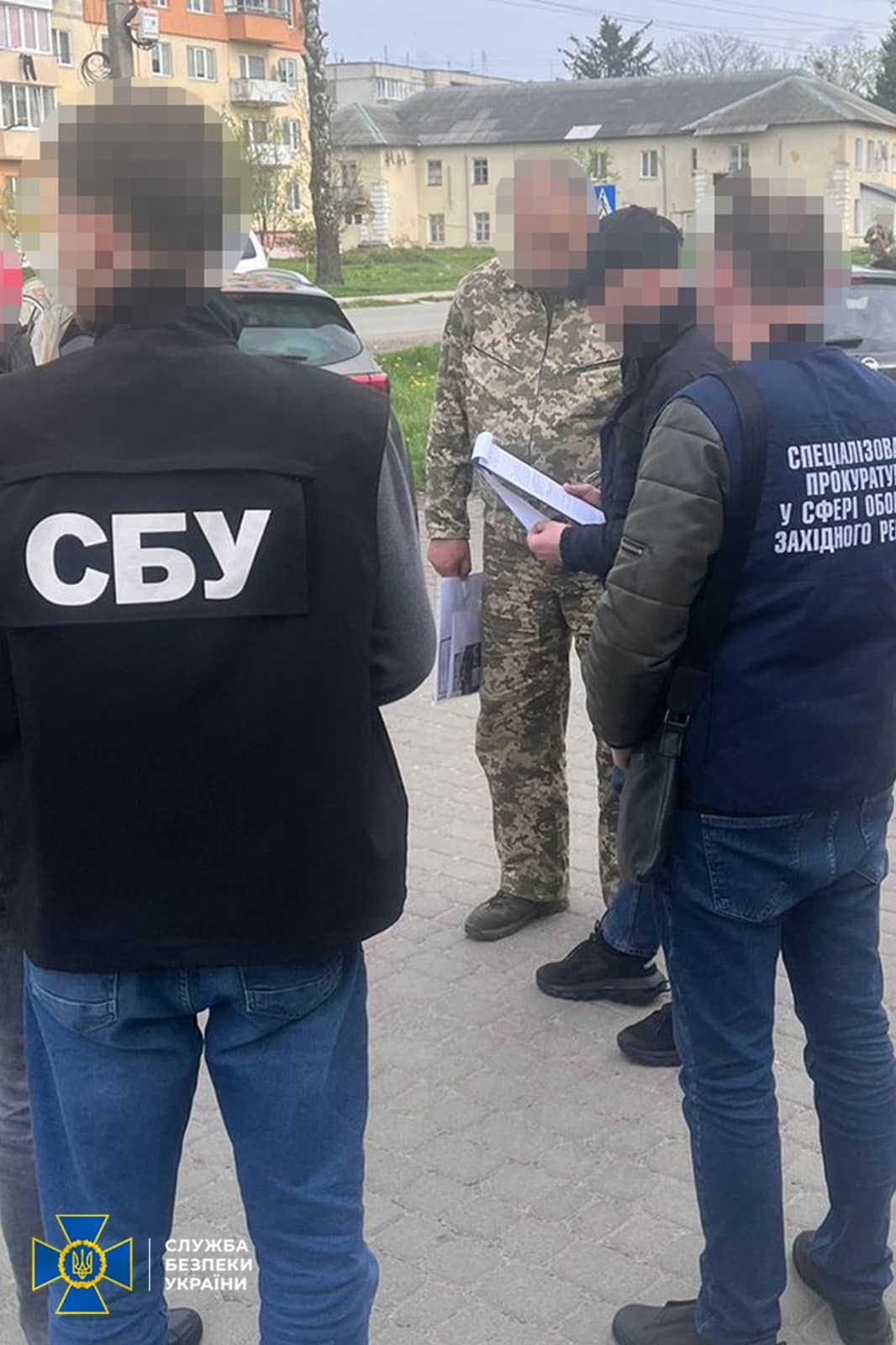 На Закарпатті помер мобілізований епілептик, на Львівщині правили ціну для виїзду за кордон
