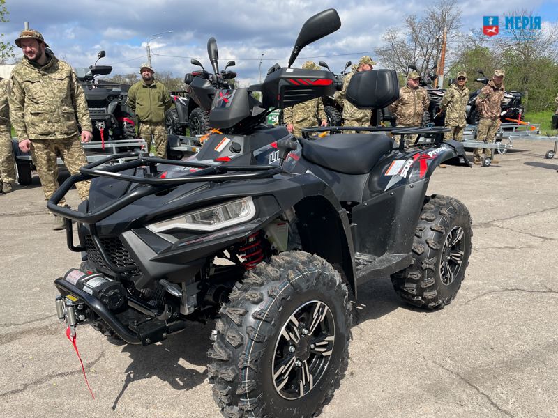 Черкаська громада передала ЗСУ 10 квадроциклів та причепів