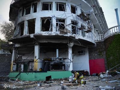 Миколаїв. Внаслідок ворожого нападу, пошкоджено будівлю готелю.