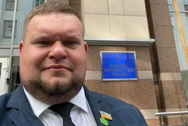 «Слуга» отримав підозру: нардеп Клочко непосильною працею «заробив» 11 мільйонів