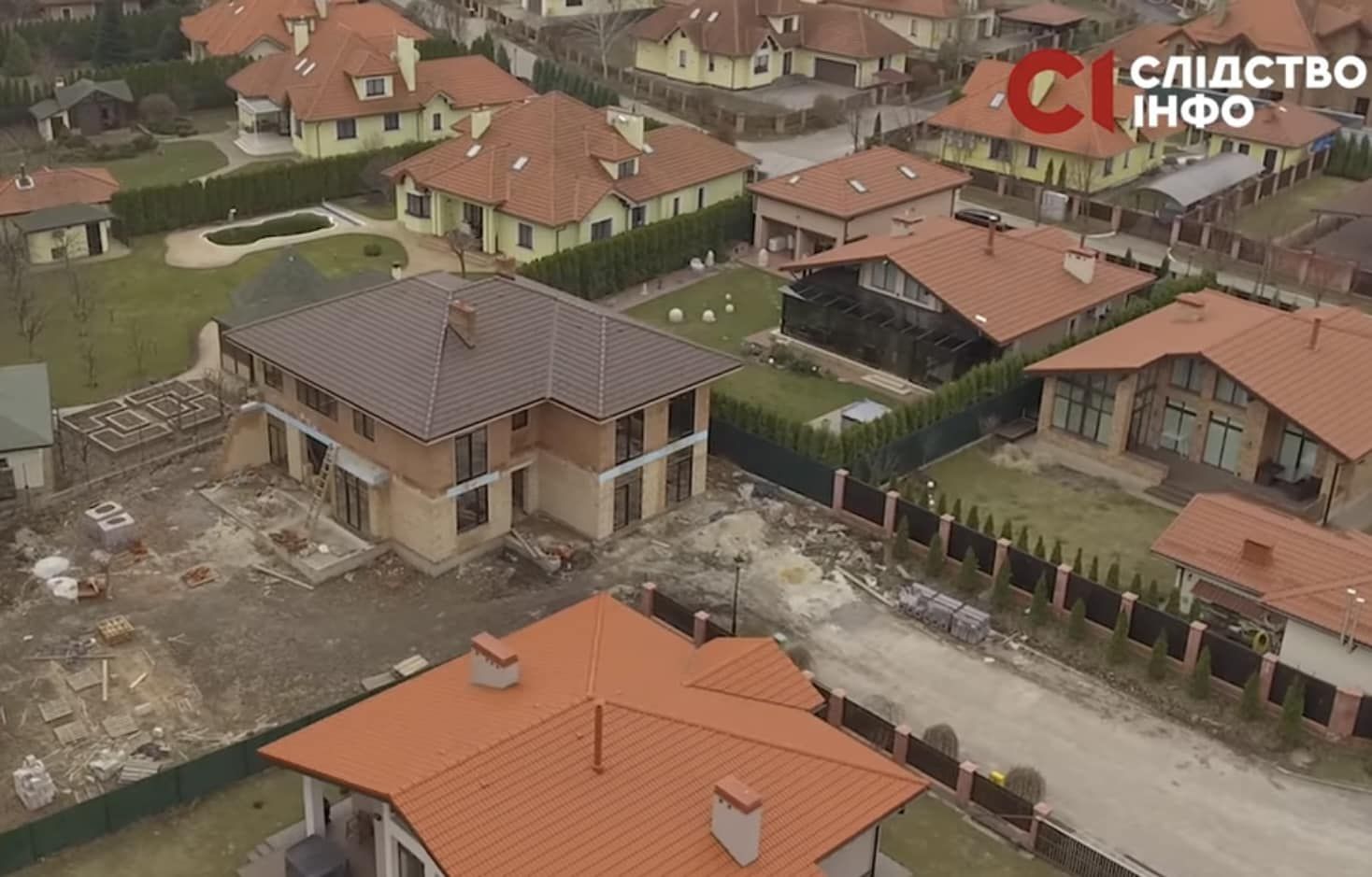 Топ-посадовець СБУ Лойф має маму-мільйонерку