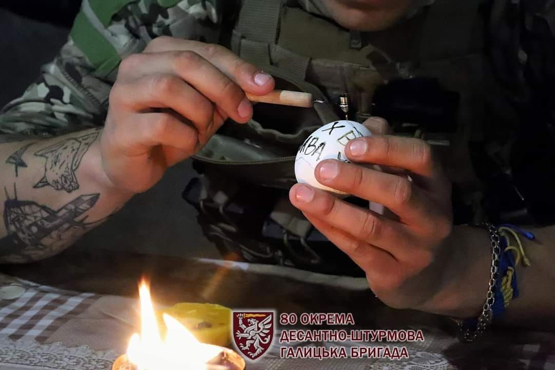 Десантники Галицької бригади передали писанки з-під Бахмута до Львова, фото