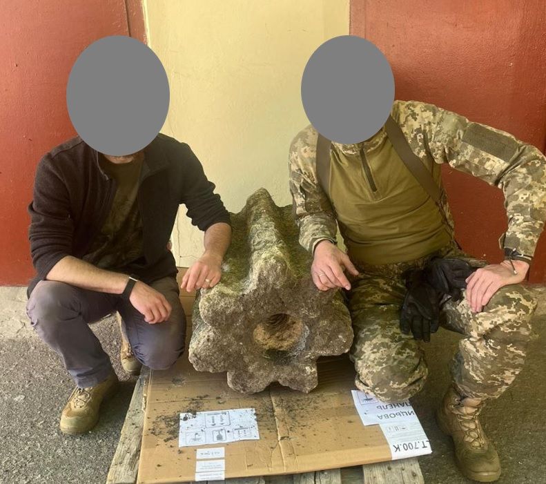 Старовинний артефакт: військовий ТрО передав херсонському музею незвичайну знахідку, фото