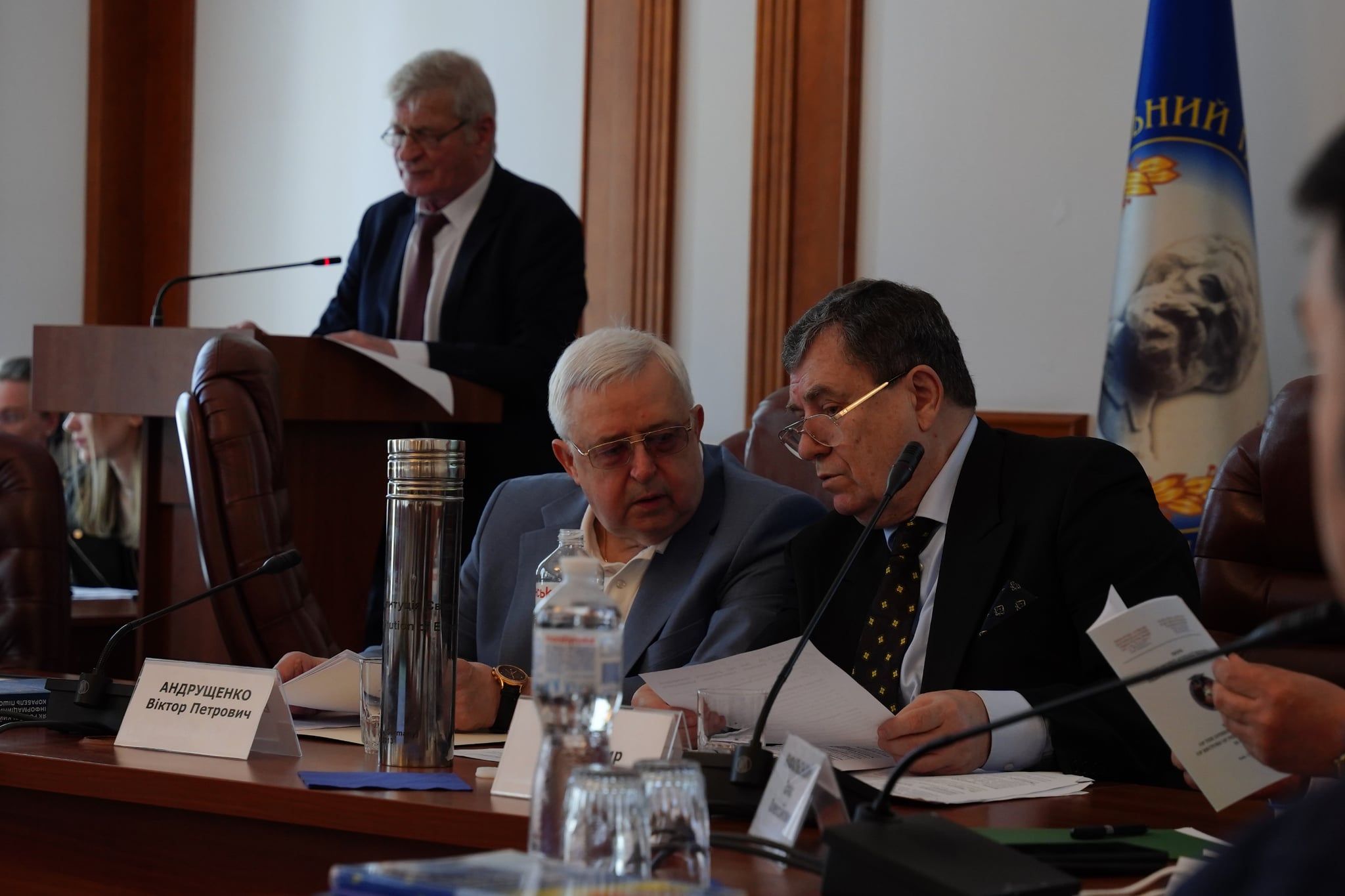 Ректор Університету імені Михайла Драгоманова Віктор Андрущенко (у центрі).