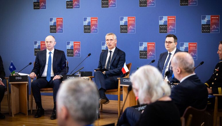 Столтенберг пропонує щороку виділяти 40 млрд євро Україні