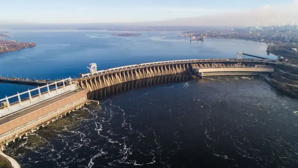 Рух греблею ДніпроГЕС у Запоріжжі закрито через критичний стан