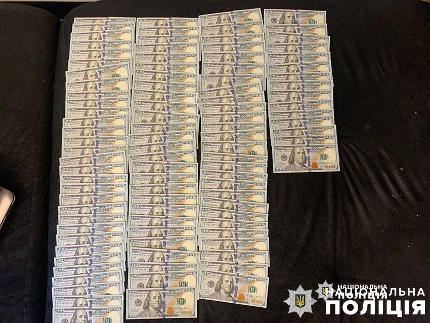 Привласнили 6,2 млн гривень: у Києві викрито банківського керівника та двох його посібників, фото