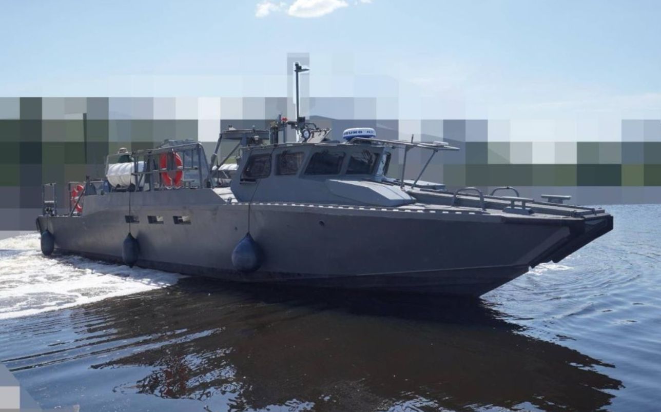 ГУР отримало багатофункціональні броньовані шведські катери CB90, фото