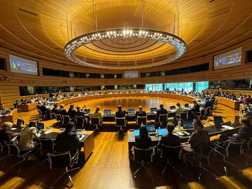 ЄС та Україна розпочали переговори про вступ на конференції у Люксембурзі