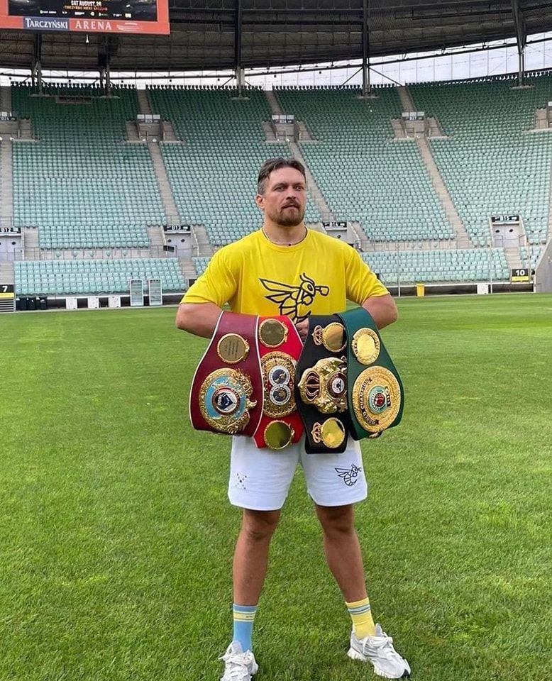 Несподіване рішення: Усик відмовився від титулу IBF