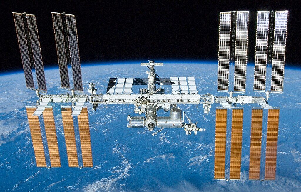 Новітній корабель SpaceX  спустить з орбіти Міжнародну космічну станцію в 2030 році
