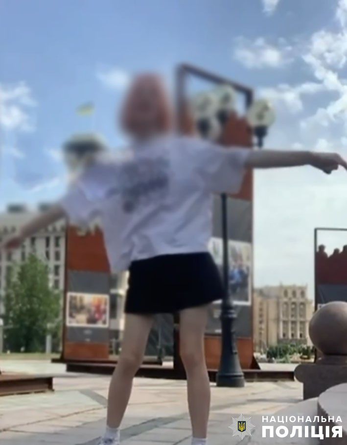 Під російський трек блогерка танцювала біля меморіалу Героїв Небесної Сотні