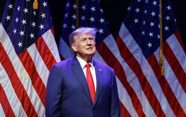 «Отримав кулю за демократію»: Трамп провів передвиборчий мітинг й висміював Байдена