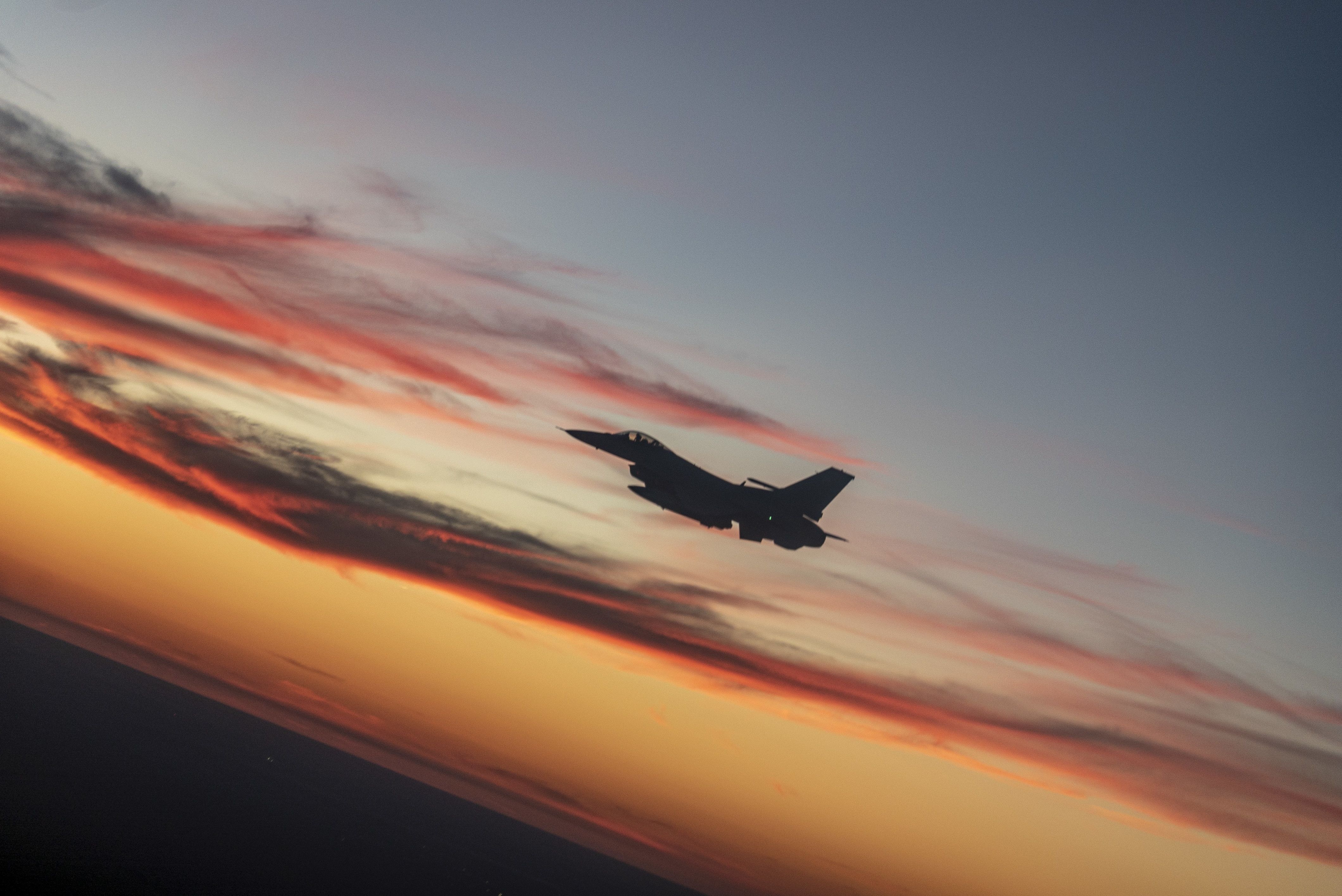Україні передали перші винищувачі F-16 - Bloomberg