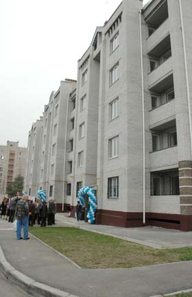 Бараки «рубають» — скарги летять