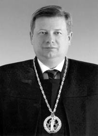 Суддя КС Петро Стецюк: Прийде час, коли прокатники зрозуміють, що дублювати фільми українською вигідно