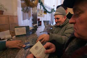 Гроші ще не в листоноші
