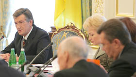 Іншу Конституцію затвердить народ?