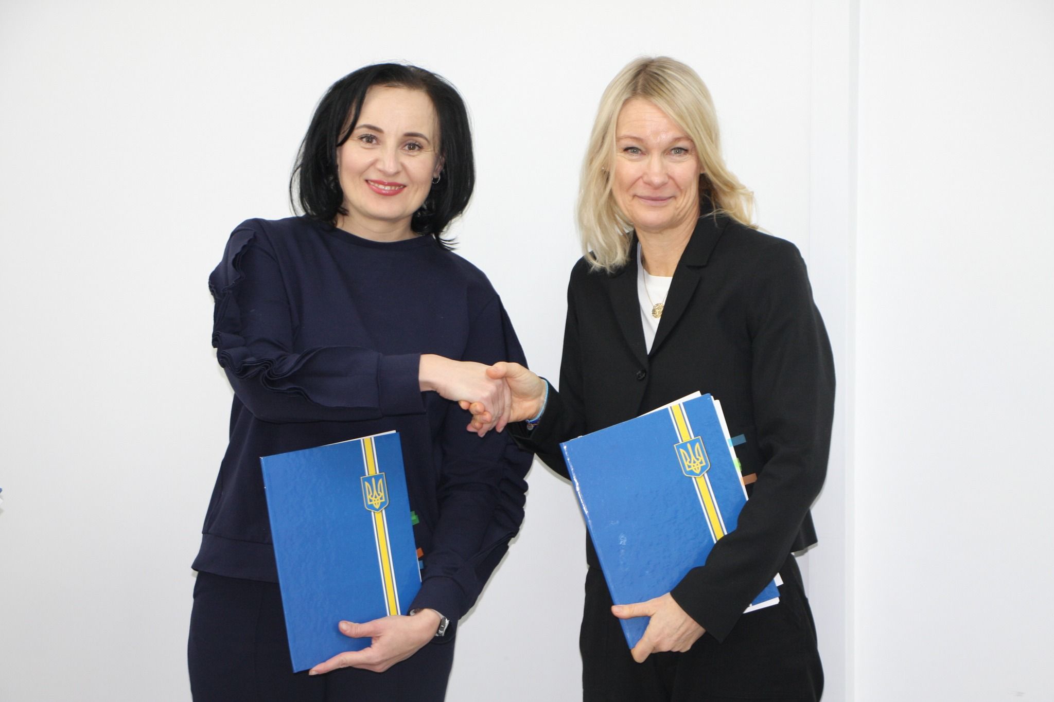 Підтримка українців під час зими: агентство ООН надасть допомогу тисячам українців для придбання дров та вугілля