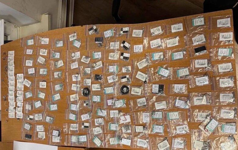 Партію прикрас на мільйони гривень намагалася незаконно ввезти в Україну, фото